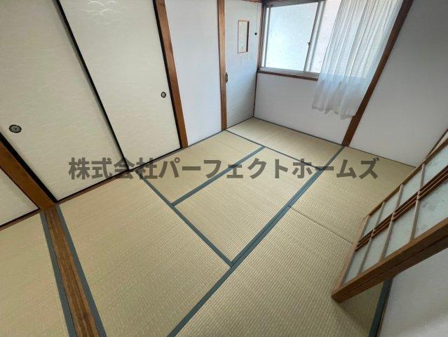 堀溝3丁目戸建　賃貸の和室|落ち着いた雰囲気の和室付きです