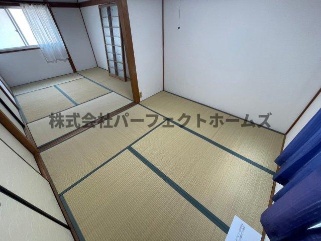 堀溝3丁目戸建　賃貸の和室|明るい和室です