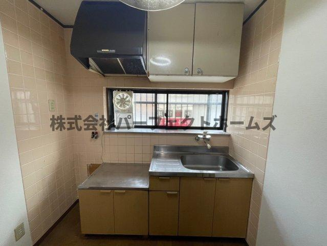 堀溝3丁目戸建　賃貸のキッチン|コンパクトなキッチンで掃除もラクラク