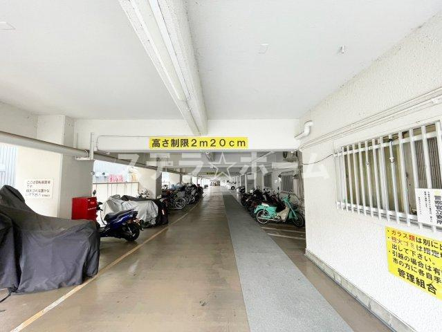 茨木グランドハイツの駐輪場|お車、自転車、バイクを停めて頂けます
