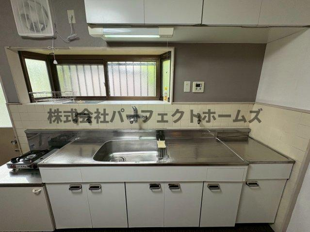 翠香園町戸建　賃貸のキッチン|きれいなキッチンです