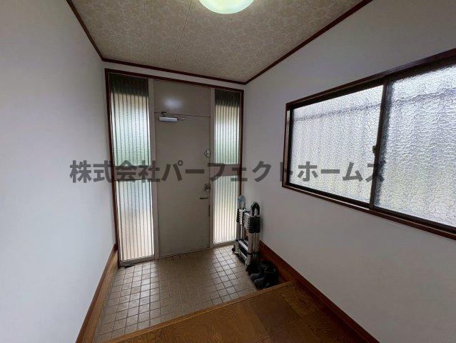 翠香園町戸建　賃貸の玄関|ゆったりとした玄関です