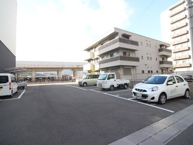 グランレブリー洛西口の駐車場