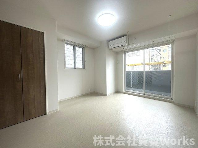 K-クレスト西新町の居間・リビング|こちらの居間で趣味の時間をお楽しみください