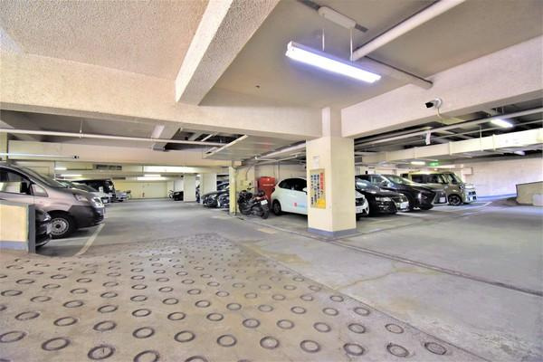 横浜市神奈川区青木町の中古マンションの駐車場|広々とした駐車スペース！
月額14,000円～20,000円