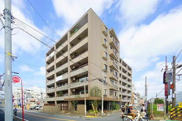 横浜市神奈川区大口通の中古マンションの外観|周辺は生活利便施設が点在しています。
是非一度、現地へお越しください！
ご自宅までの送迎も可能です！