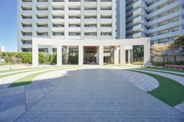 横浜市神奈川区子安通３丁目の中古マンションのその他共用部分|緑も多く落ち着いた空間です。
是非一度現地までお越しください。