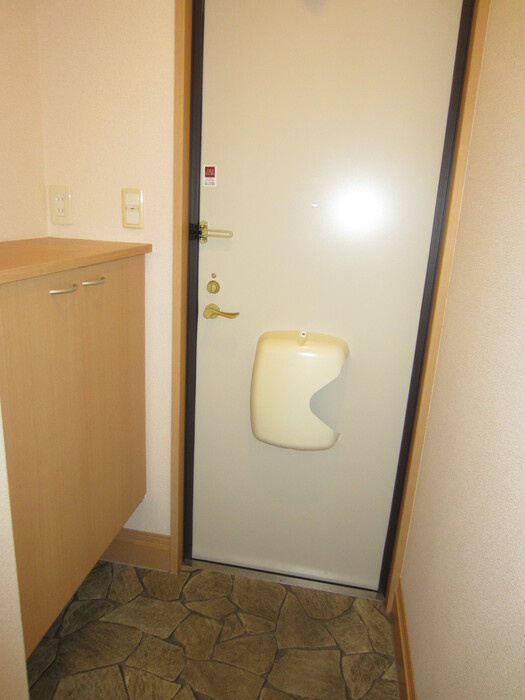 グランシャリオⅠ番館の玄関|101 玄関