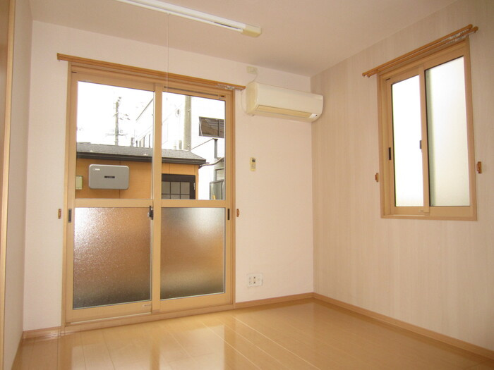 グランシャリオⅠ番館の居間・リビング|101 LDK