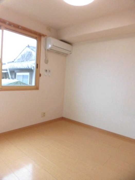 グランシャリオⅠ番館の洋室|101 北側洋室