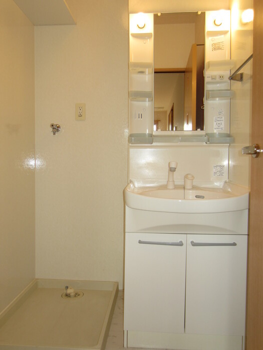 グランシャリオⅠ番館の独立洗面台|101 洗髪洗面化粧台・洗濯機置き場