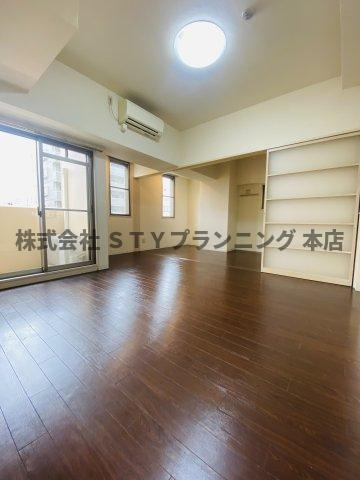 仲介手数料0円！サンエスケーイワタ丸の内の居間・リビング