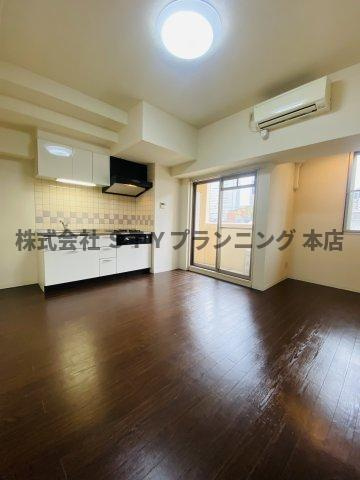 仲介手数料0円！サンエスケーイワタ丸の内の居間・リビング