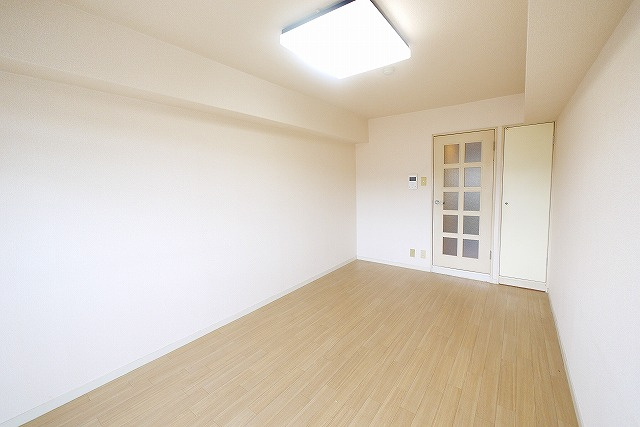 メゾンアンテルナ奈良の洋室|ゆったりした洋室です