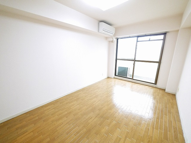 メゾンアンテルナ奈良の洋室|広々とした洋室です