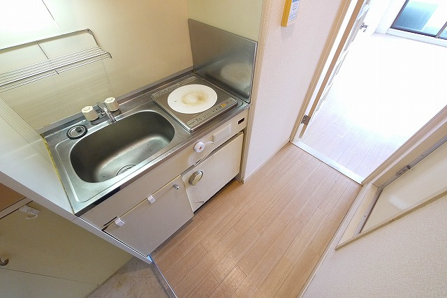 メゾンアンテルナ奈良のキッチン|使いやすいキッチンです