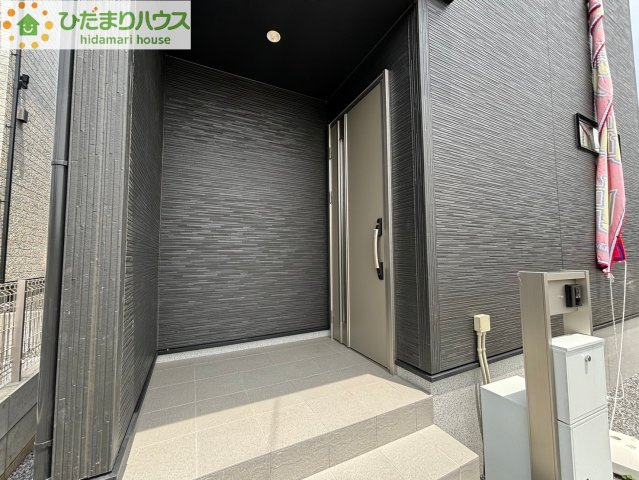 蓮田市蓮田　23-1期　新築一戸建て　リナージュ　01のエントランス