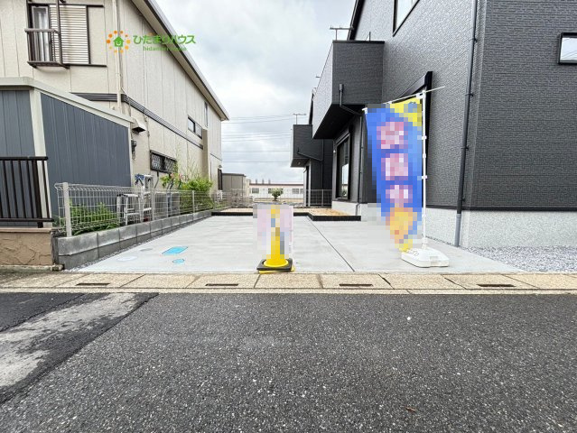 蓮田市蓮田　23-1期　新築一戸建て　リナージュ　02の駐車場|並列2台分の駐車スペース！！
お車でのお出かけも楽しめます(^^)/