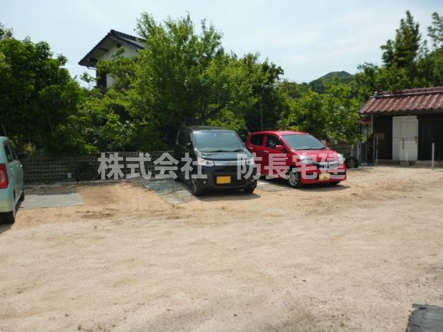 藤井駐車場の外観|車をお持ちの方に嬉しい駐車場付きの物件です