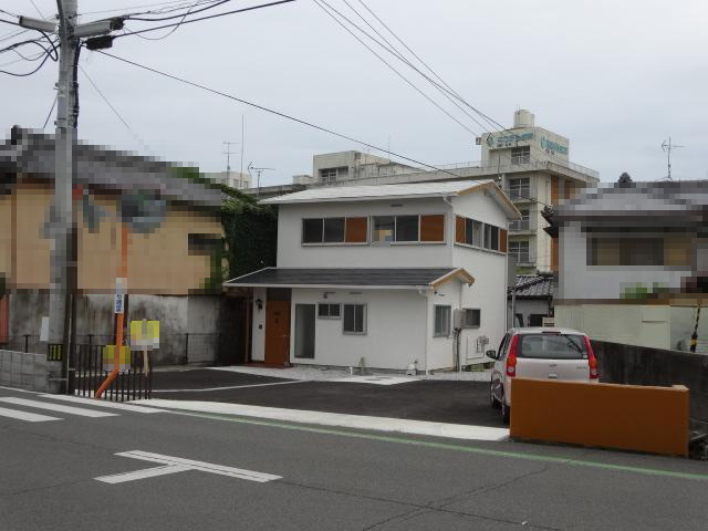南国市立田　中古一戸建の前面道路含む現地写真