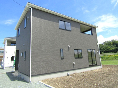 【外観】 | クレイドルガーデン韮崎市栄第2　2号棟 | 外観は落ち着いています