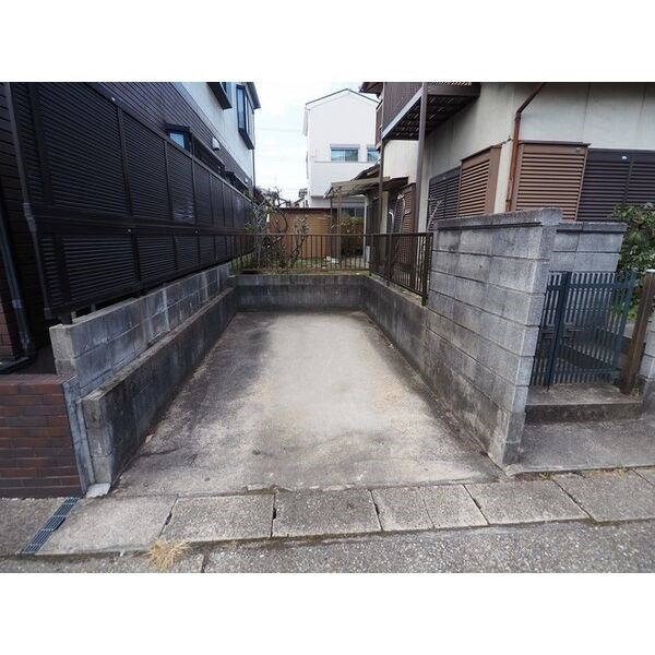 高針原住宅の駐車場