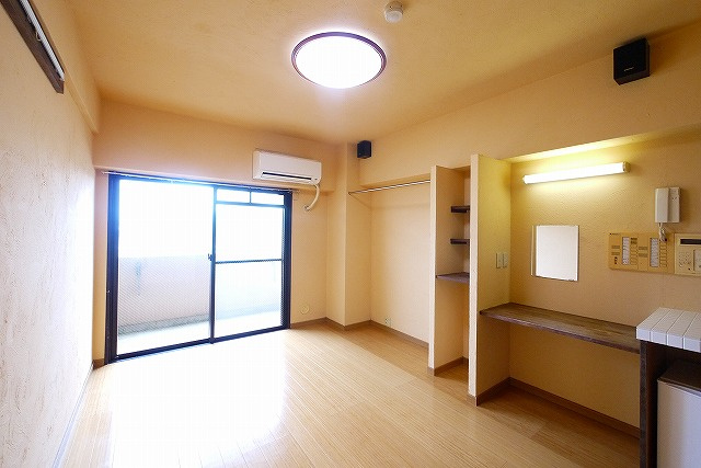 朝日プラザ奈良プレシオの洋室|落ち着いた色調の洋室です