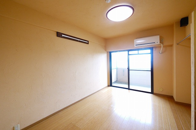 朝日プラザ奈良プレシオの洋室|きれいな洋室です
