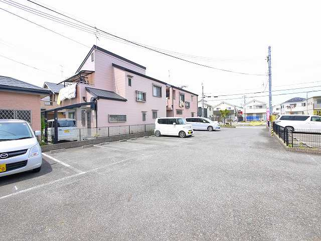 コスモス・コートの駐車場|駐車場完備です