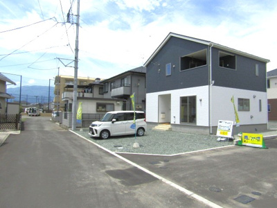 【駐車場】 | クレイドルガーデン甲斐市篠原第5　1号棟 | 車をお持ちの方に嬉しい駐車場付きの物件です