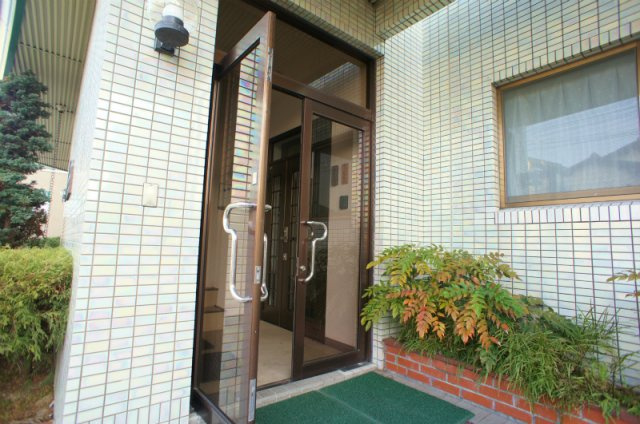 メゾンフジヨシのエントランス