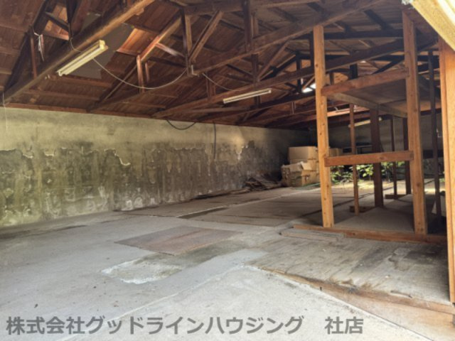 和田町戸建の収納|倉庫内