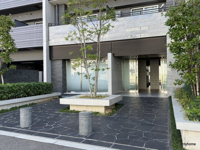 スワンズシティ中之島クロスのエントランス