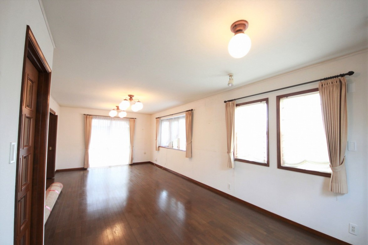 海見え！富士山・相模湾を臨む　3LDK＋S＋WICの洋室|明るい室内