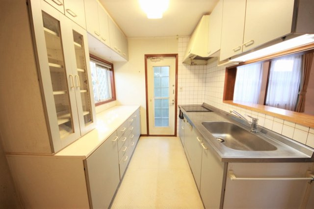 海見え！富士山・相模湾を臨む　3LDK＋S＋WICのキッチン|収納豊富