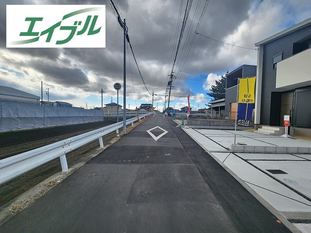 小牧市大字東田中　新築戸建　Aタイプの前面道路含む現地写真