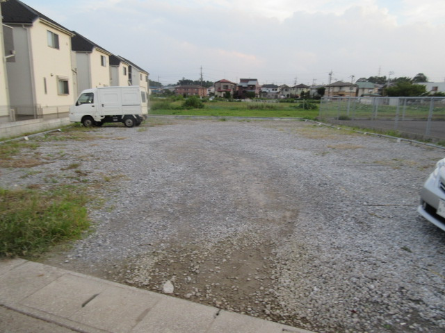 八千代高津EF駐車場