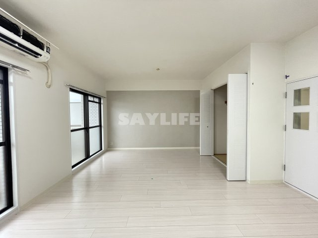 リベラルパレス城東A棟の居間・リビング