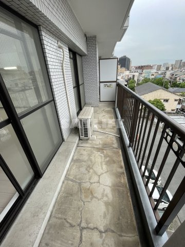 リベラルパレス城東A棟のバルコニー