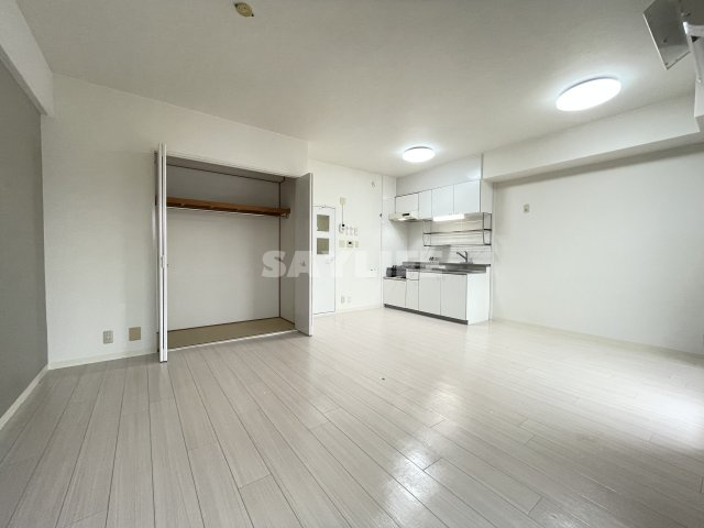 リベラルパレス城東A棟の居間・リビング