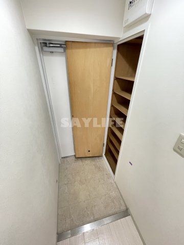 リベラルパレス城東A棟の玄関