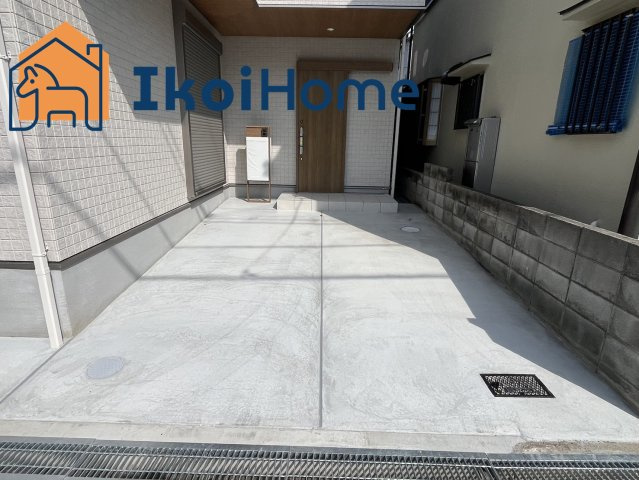 明石市和坂　新築一戸建の駐車場|弊社独自で毎月５組限定「人気オプション３点パック」カーポート・バルコニー・ウッドデッキを１万円で取付