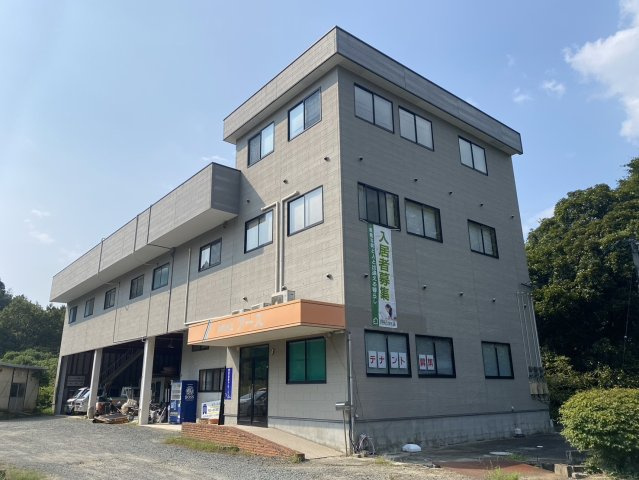 アースビルの外観