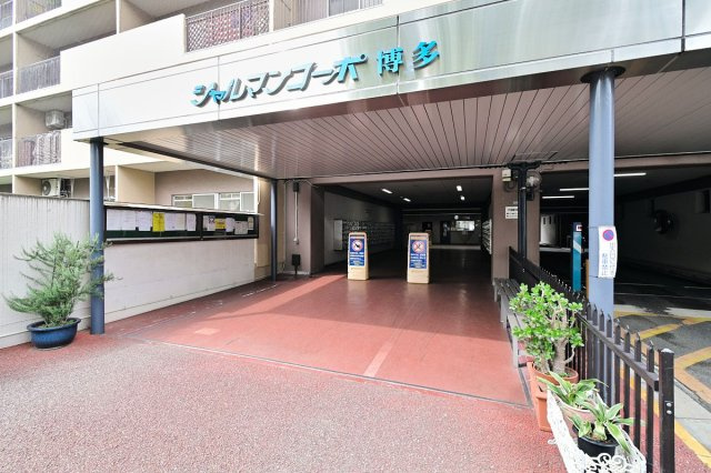 シャルマンコーポ博多のエントランス