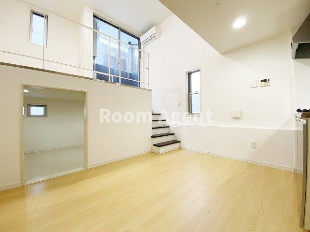 ピアチェーレ新栄の居間・リビング