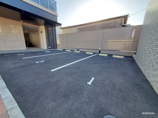 エスリードレジデンス江坂垂水町 仲介手数料無料の駐車場