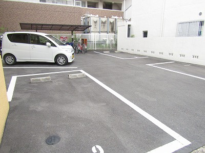 エクセレントライフ大池の駐車場