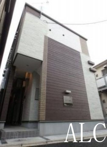 ソレイユ新宿のエントランス|落ち着いた雰囲気の外観です