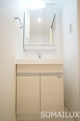 熊本市中央区黒髪５丁目のアパートの独立洗面台