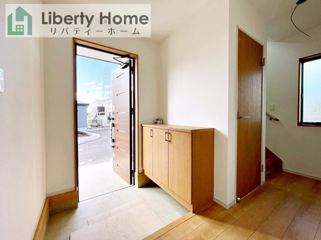 那珂市杉23-P1　３号棟　新築戸建の玄関